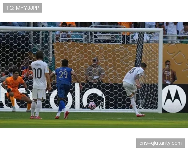 巴尔韦德远射救主，皇马避免主场失利